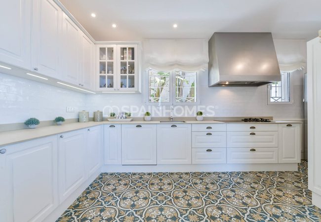 Alicante Altea'da Tepe Üzerinde Taşınmaya Hazır Villa 21