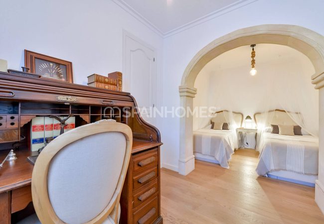 Alicante Altea'da Tepe Üzerinde Taşınmaya Hazır Villa 23