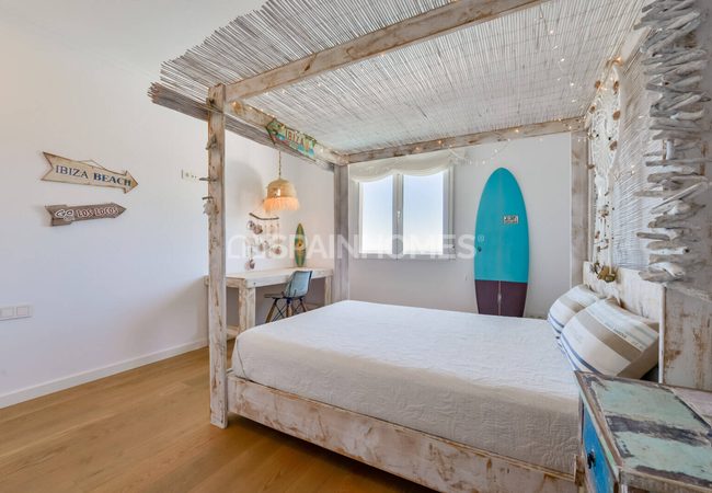 Alicante Altea'da Tepe Üzerinde Taşınmaya Hazır Villa 24