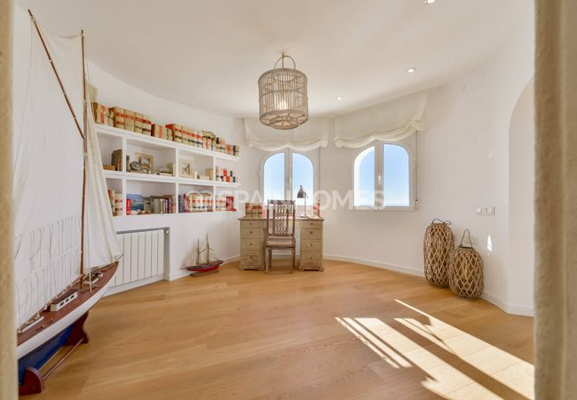 Alicante Altea'da Tepe Üzerinde Taşınmaya Hazır Villa 33
