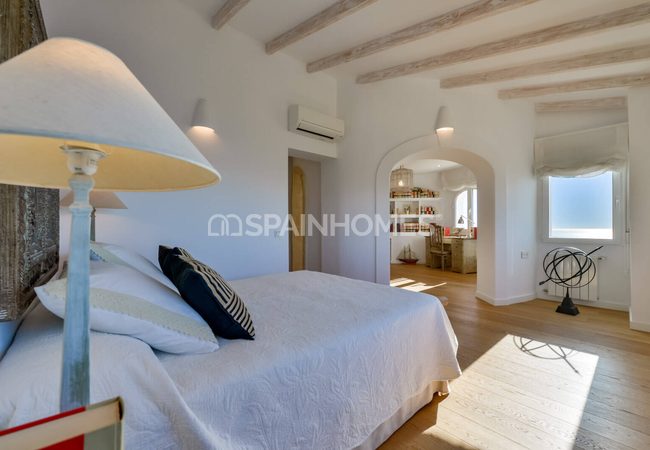 Alicante Altea'da Tepe Üzerinde Taşınmaya Hazır Villa 36