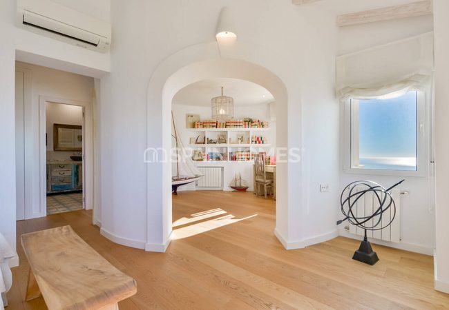 Alicante Altea'da Tepe Üzerinde Taşınmaya Hazır Villa 34