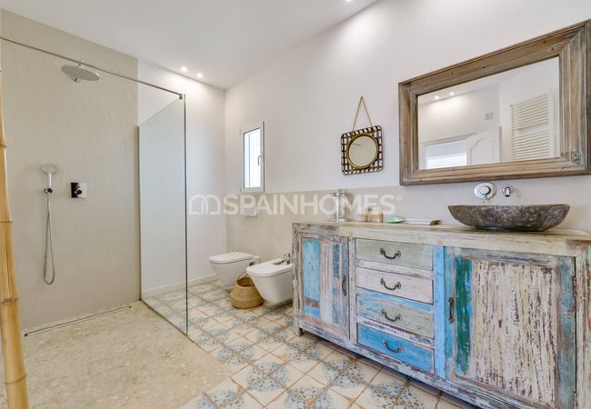 Alicante Altea'da Tepe Üzerinde Taşınmaya Hazır Villa 38