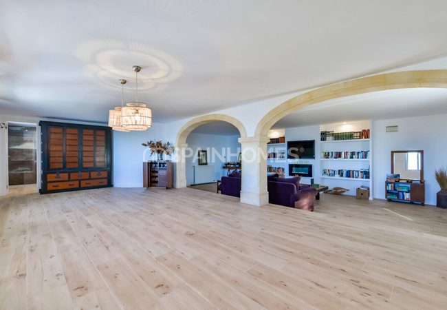 Alicante Altea'da Tepe Üzerinde Taşınmaya Hazır Villa 41