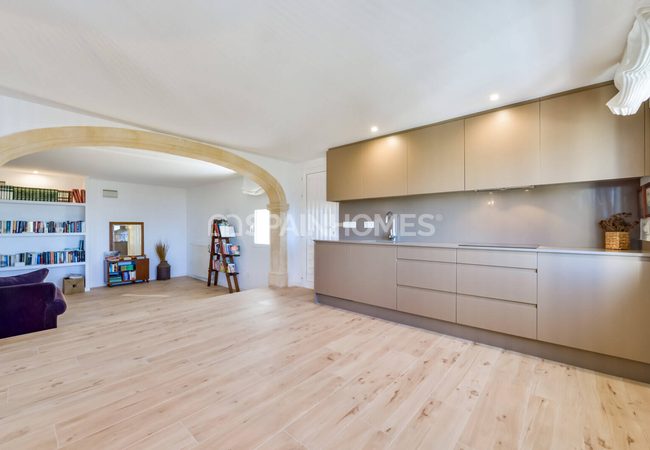 Alicante Altea'da Tepe Üzerinde Taşınmaya Hazır Villa 42