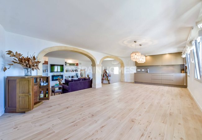 Alicante Altea'da Tepe Üzerinde Taşınmaya Hazır Villa 43