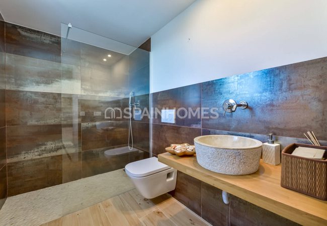 Alicante Altea'da Tepe Üzerinde Taşınmaya Hazır Villa 46