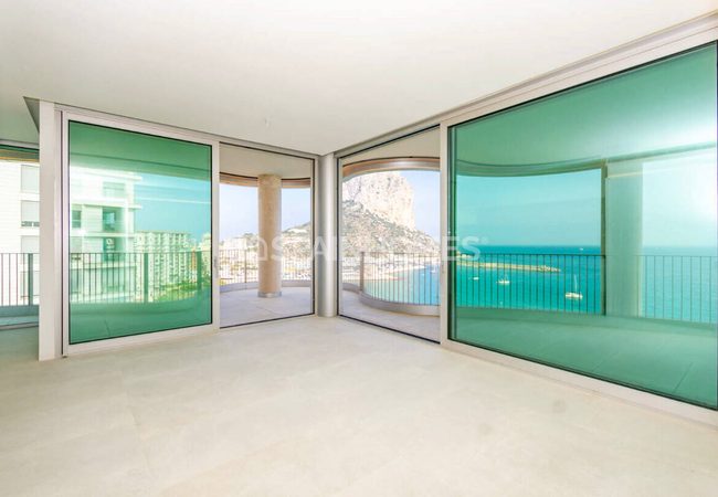 Alicante Calpe'de Havuzlu Sitede Denize Sıfır Daireler 29
