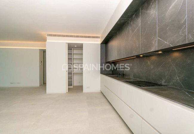 Alicante Calpe'de Havuzlu Sitede Denize Sıfır Daireler 40