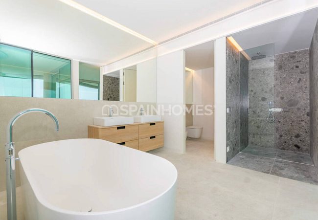 Alicante Calpe'de Havuzlu Sitede Denize Sıfır Daireler 46