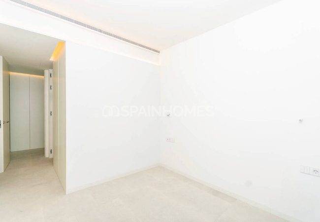 Alicante Calpe'de Havuzlu Sitede Denize Sıfır Daireler 38