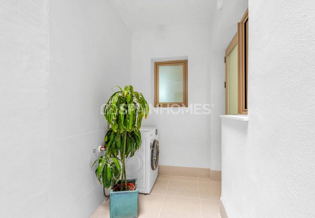 3-bedroom Apartments with Rooftop Pool in Alicante Jacarilla 26
