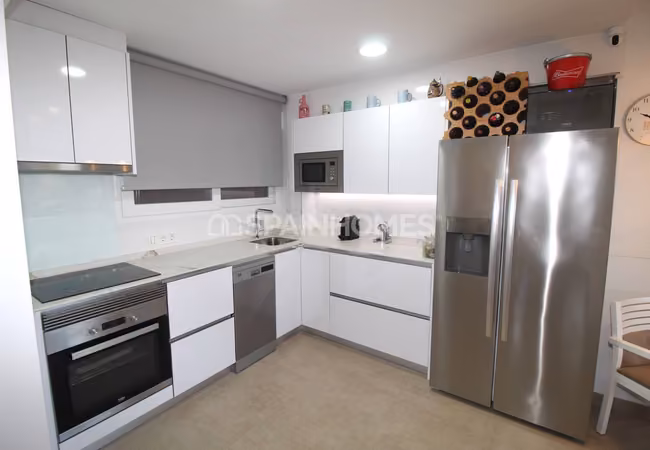 Beach-accessible Flat with Sea Views in Punta Prima Alicante 11