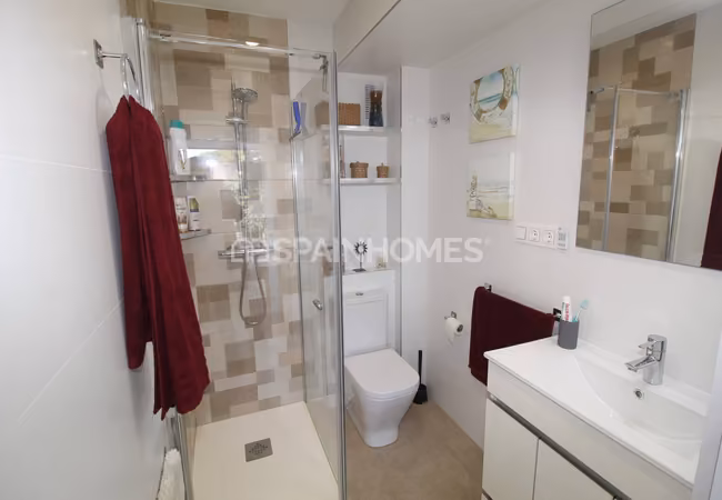 Beach-accessible Flat with Sea Views in Punta Prima Alicante 22