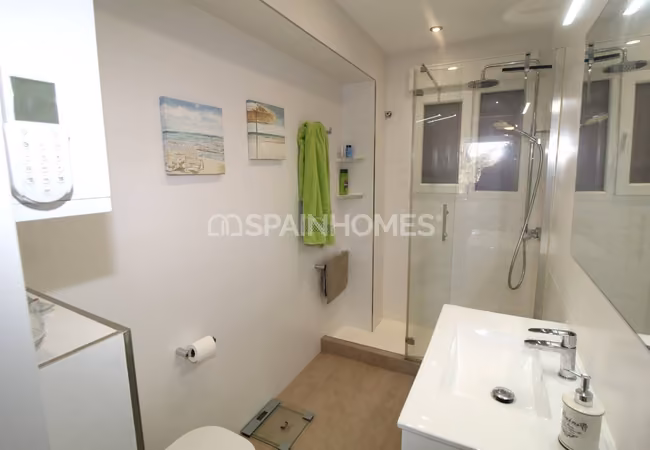 Beach-accessible Flat with Sea Views in Punta Prima Alicante 20