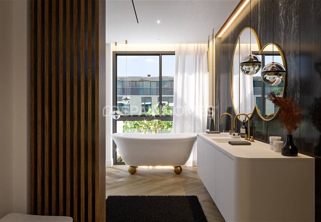 4-bedroom Flat Near Turo Park in Sairra Barcelona 9