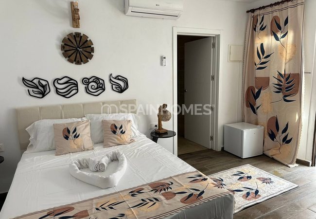 Barselona El Masnou’da Denize Sıfır Konumda Satılık Otel 6