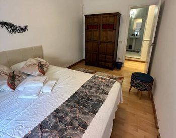 Barselona'da Aktif Kira Geliri Bulunan Satılık Binalar 3