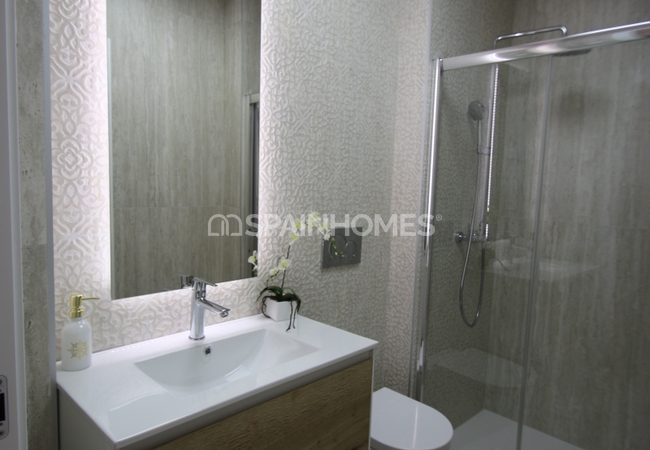 Spacious Apartments and Penthouses Perfectly Located in Torrevieja 31