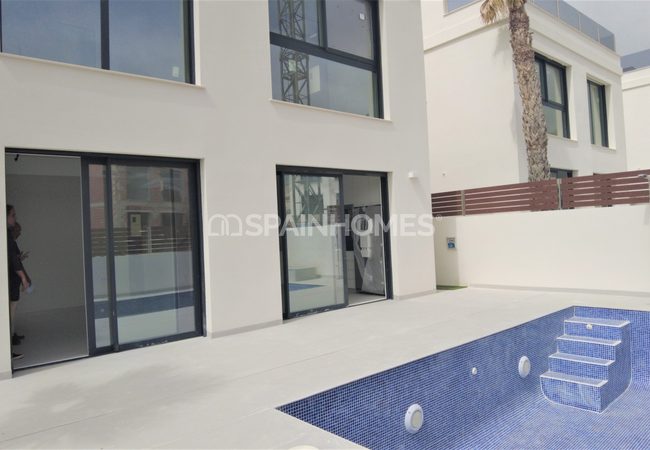 Luxury Villas Close to the Beach in Villajoyosa Alicante 30