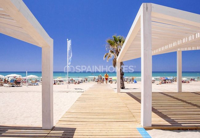 5-bedroom Villas with Luxe Design Close to Beach in Alicante 23