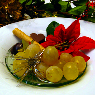 douze raisins dans l'assiette de Noël